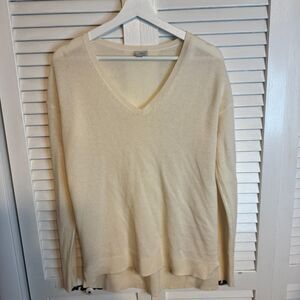 HALOGEN CAHMERE‎ BUTTER V-NECK MINIMALIST SWEATER SZ M